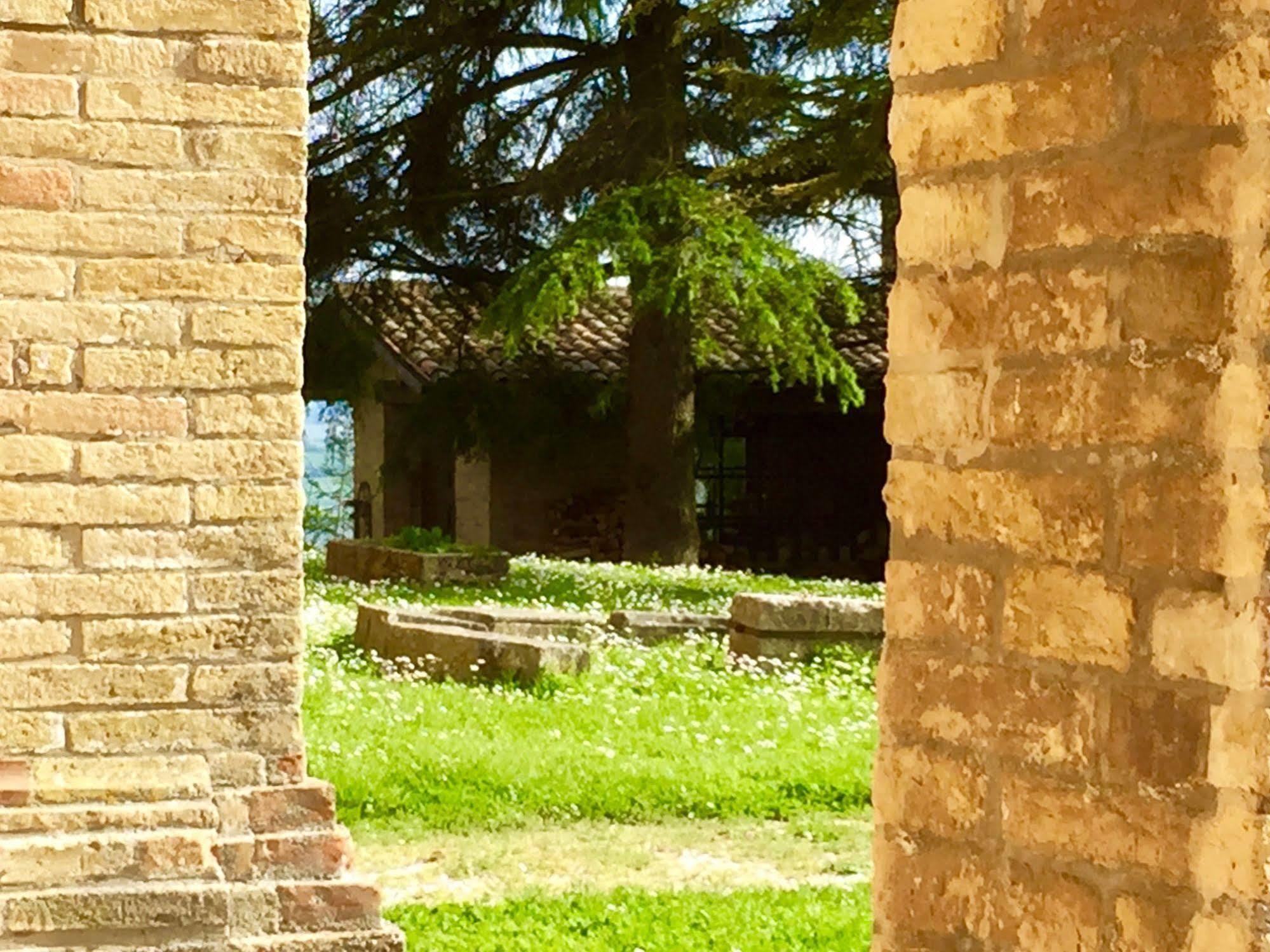 Convento Di San Francesco Mondaino Bed & Breakfast Bagian luar foto